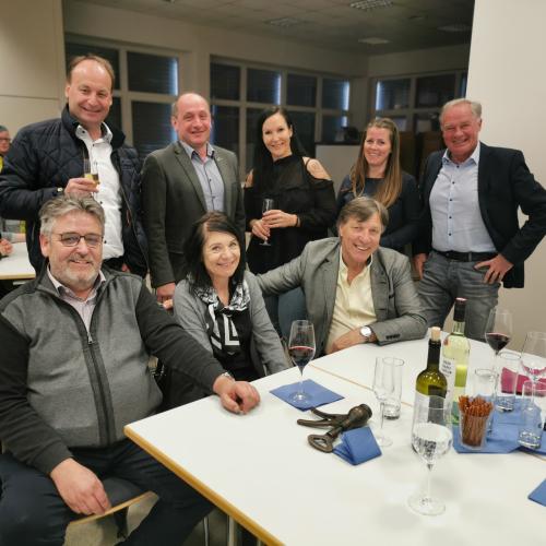 Foto mit den Bürgermeistern der Gemeinden und Helga Kammerlander (Bildungsdirektion)