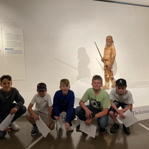 Im Museum vor Ötzi