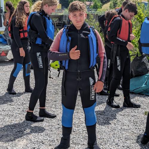 Lorenz vor dem Rafting-Erlebnis