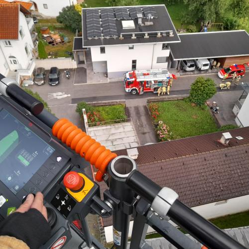 Vogelperspektive auf Schulgebäude