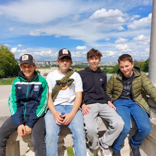 Jungs draußen