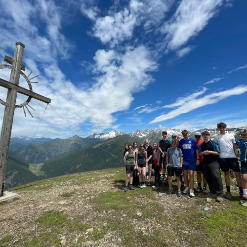 Wanderung auf die Spitze des Sattelberges
