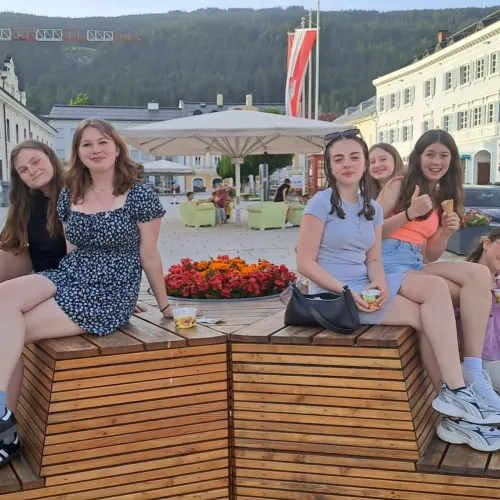 Eisessen Mädchengruppe