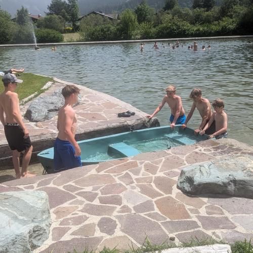Bootfahren im Pool
