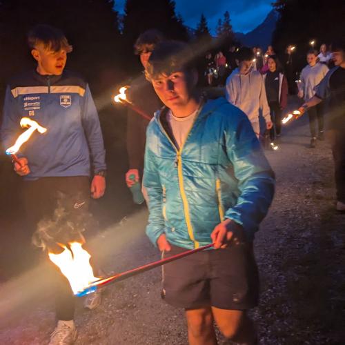Lorenz bei der Fackelwanderung