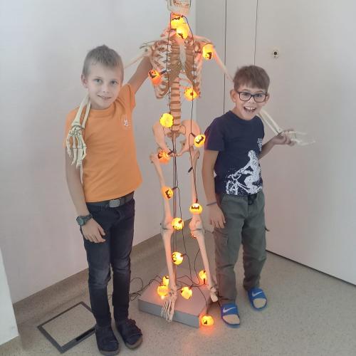 Foto mit Skelett Hugo