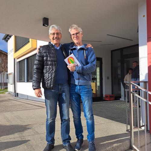 Manfred Gossner mit Direktor Dietmar Auckenthaler