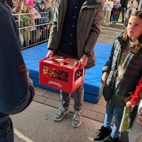 Überreichung Geschenk KollegInnen