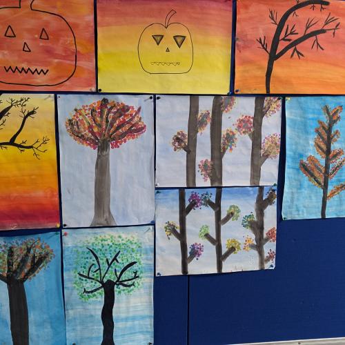 Halloween und Herbstbäume