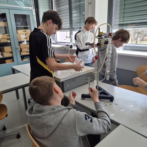 Abbau der Destillationsanlage