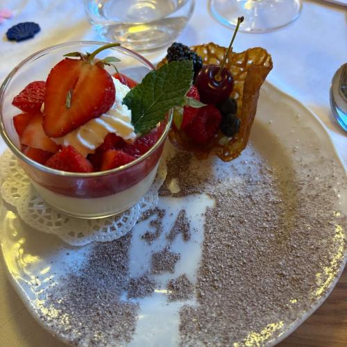 Dessert mit Erdbeeren