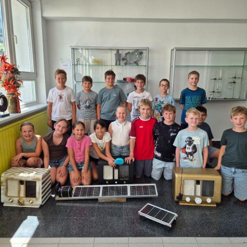 Die Arbeit kann sich sehen  lassen! Die fertigen Produkte samt Projektgruppe.