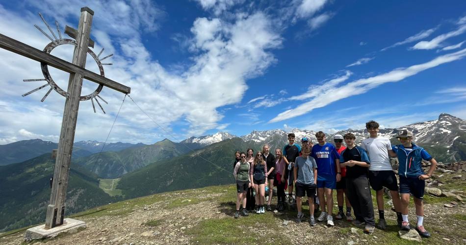 Wanderung auf die Spitze des Sattelberges