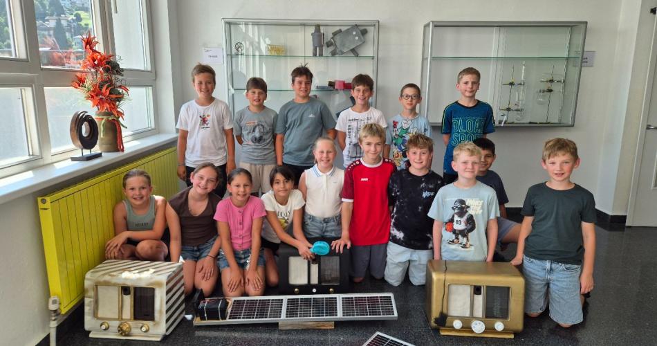 Die Arbeit kann sich sehen  lassen! Die fertigen Produkte samt Projektgruppe.