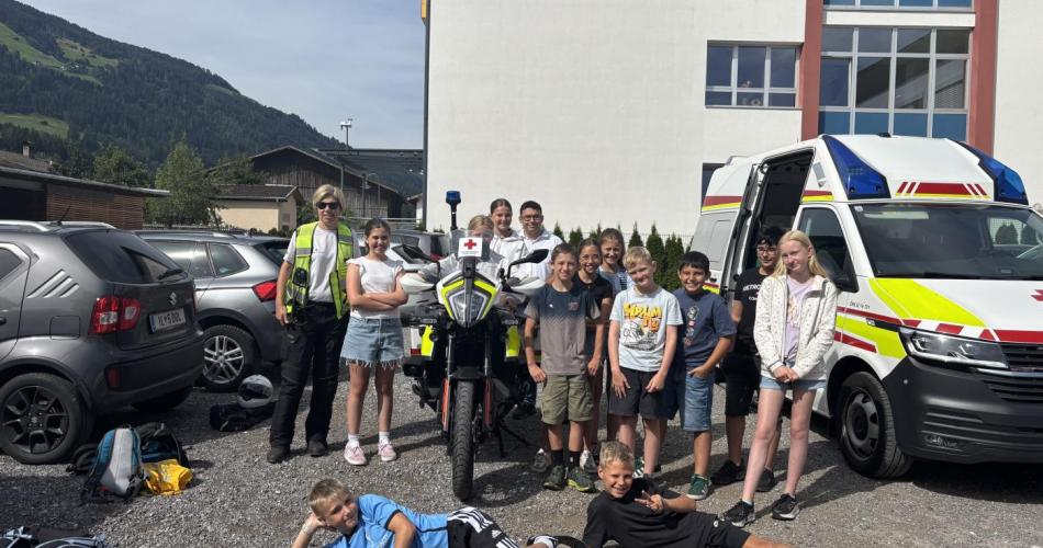 SchülerInnen bei der Rettung