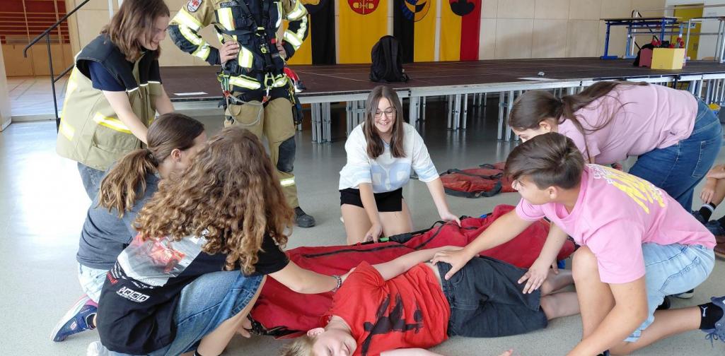 SchülerInnen bei der Grubenwehr SchülerInnen bei der Grubenwehr